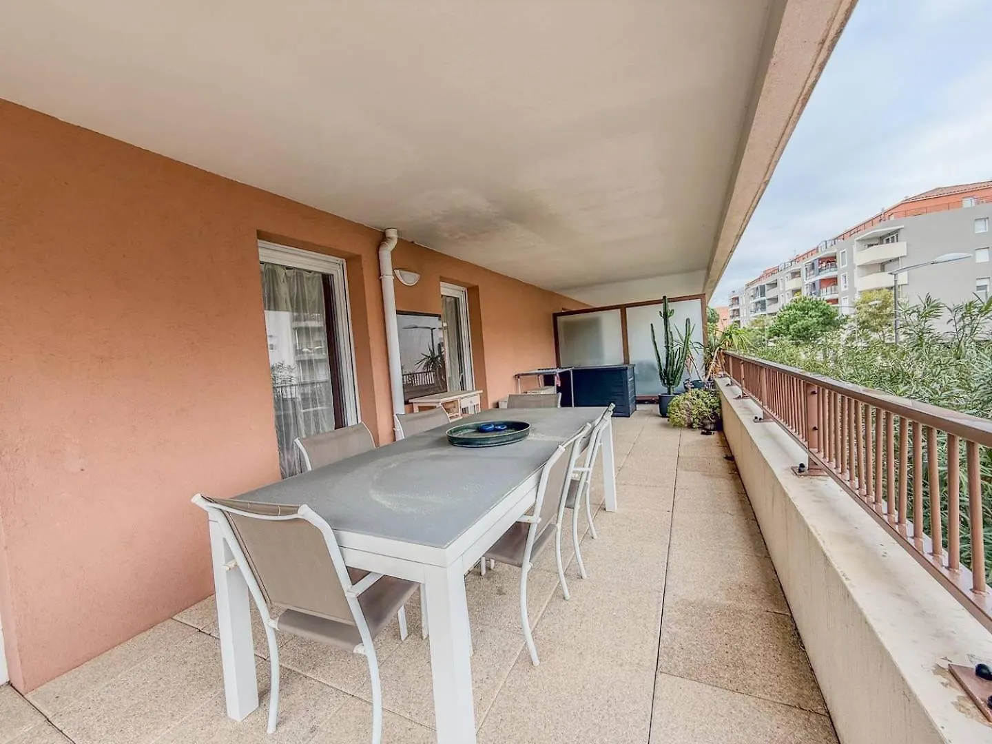 T3 Dans Residence Avec Piscine , Plage A Pieds Et Proche Commerces Le Lavandou France