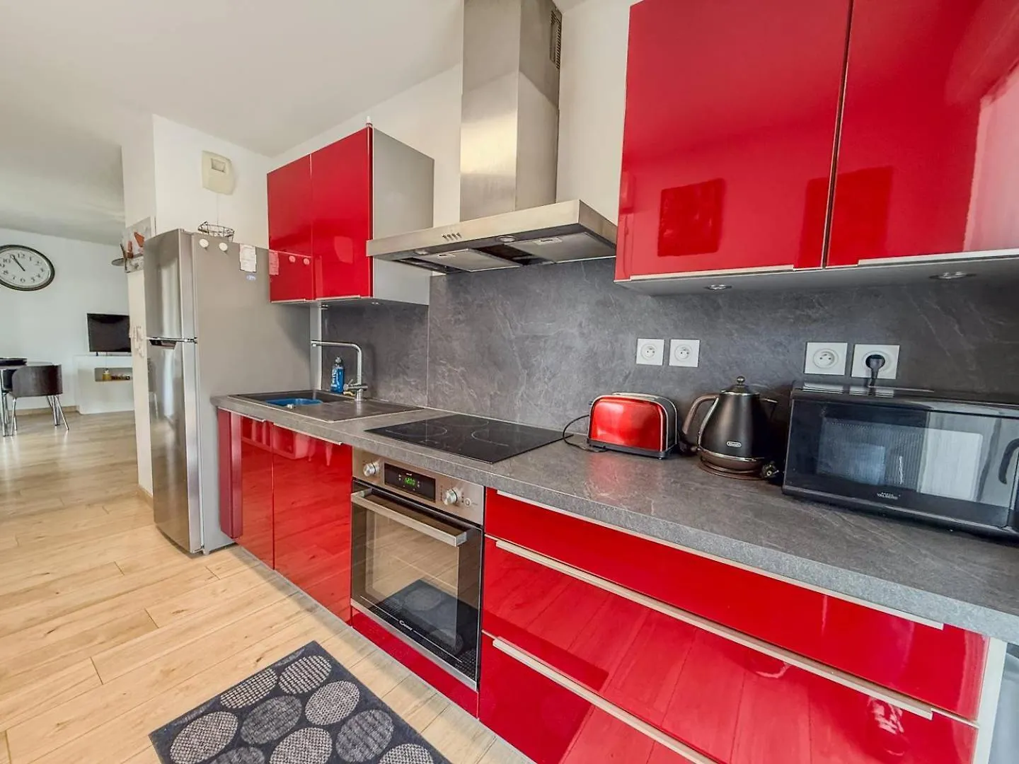 T3 Dans Residence Avec Piscine , Plage A Pieds Et Proche Commerces Le Lavandou 0*,  France