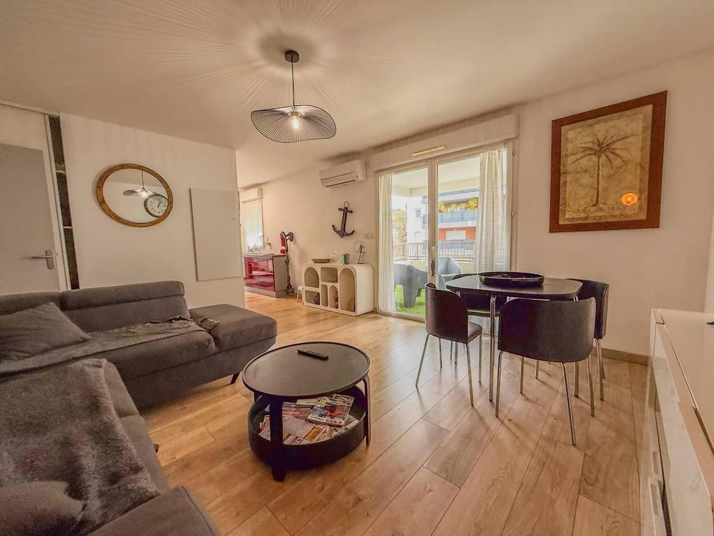 T3 Dans Residence Avec Piscine , Plage A Pieds Et Proche Commerces Le Lavandou