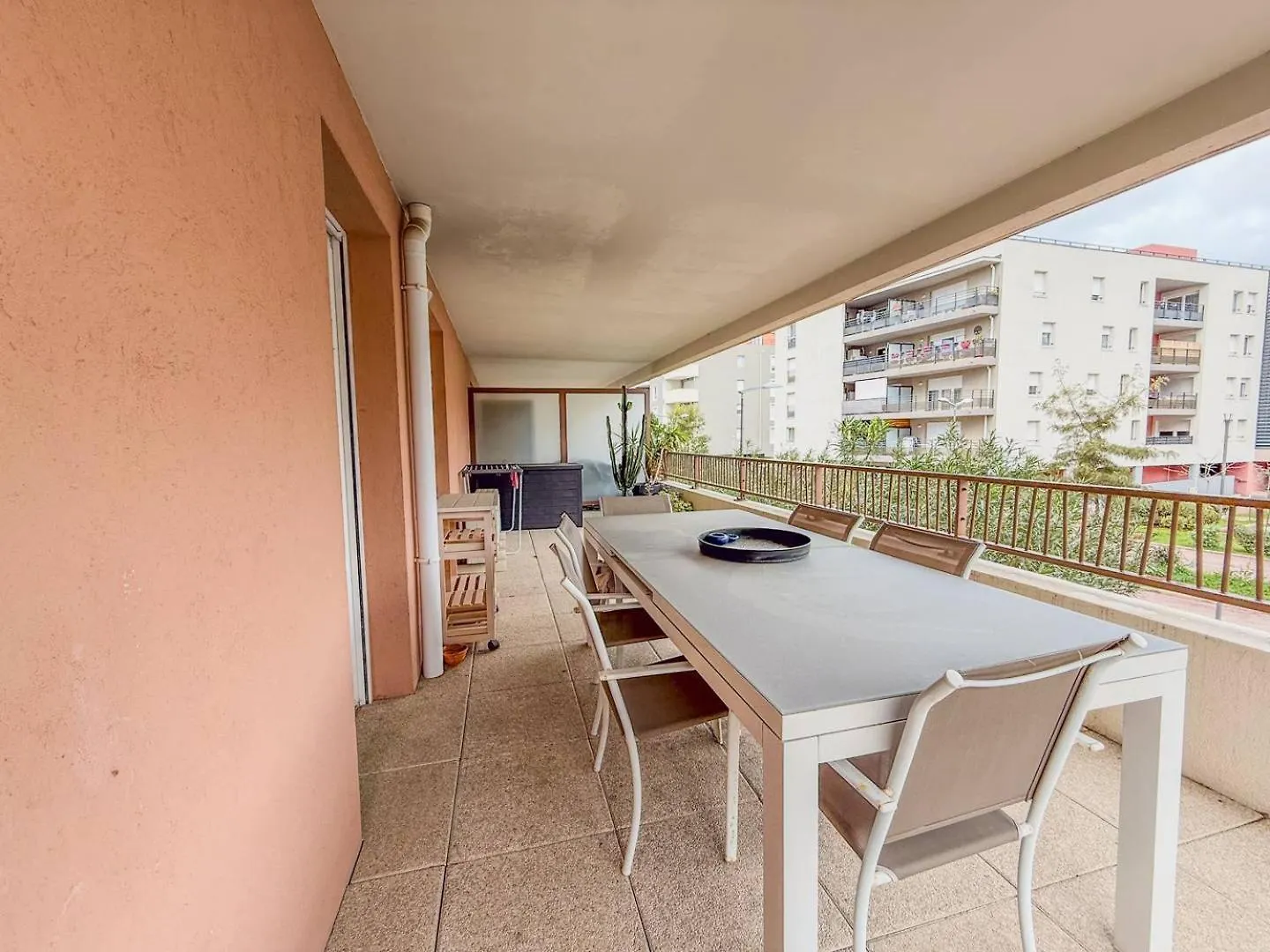 T3 Dans Residence Avec Piscine , Plage A Pieds Et Proche Commerces Le Lavandou