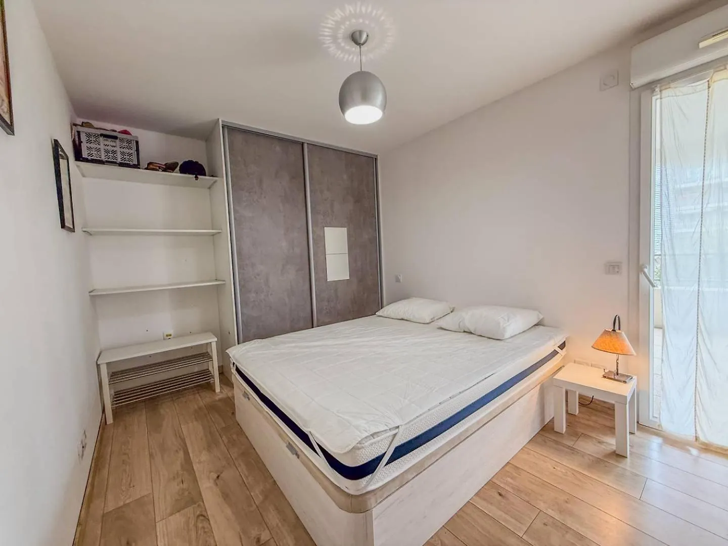 Apartment T3 Dans Residence Avec Piscine , Plage A Pieds Et Proche Commerces Le Lavandou